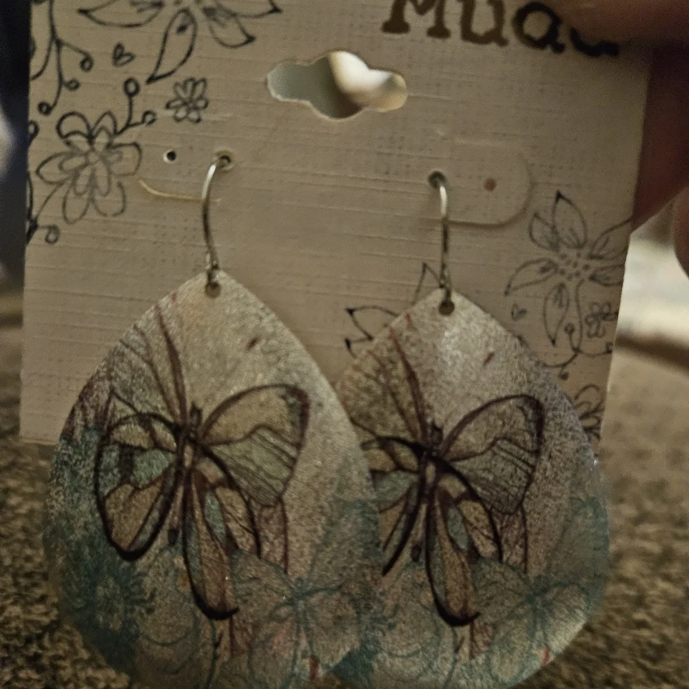 Mudd Butterfly Teardrop Earrings - Picture 3 of 3